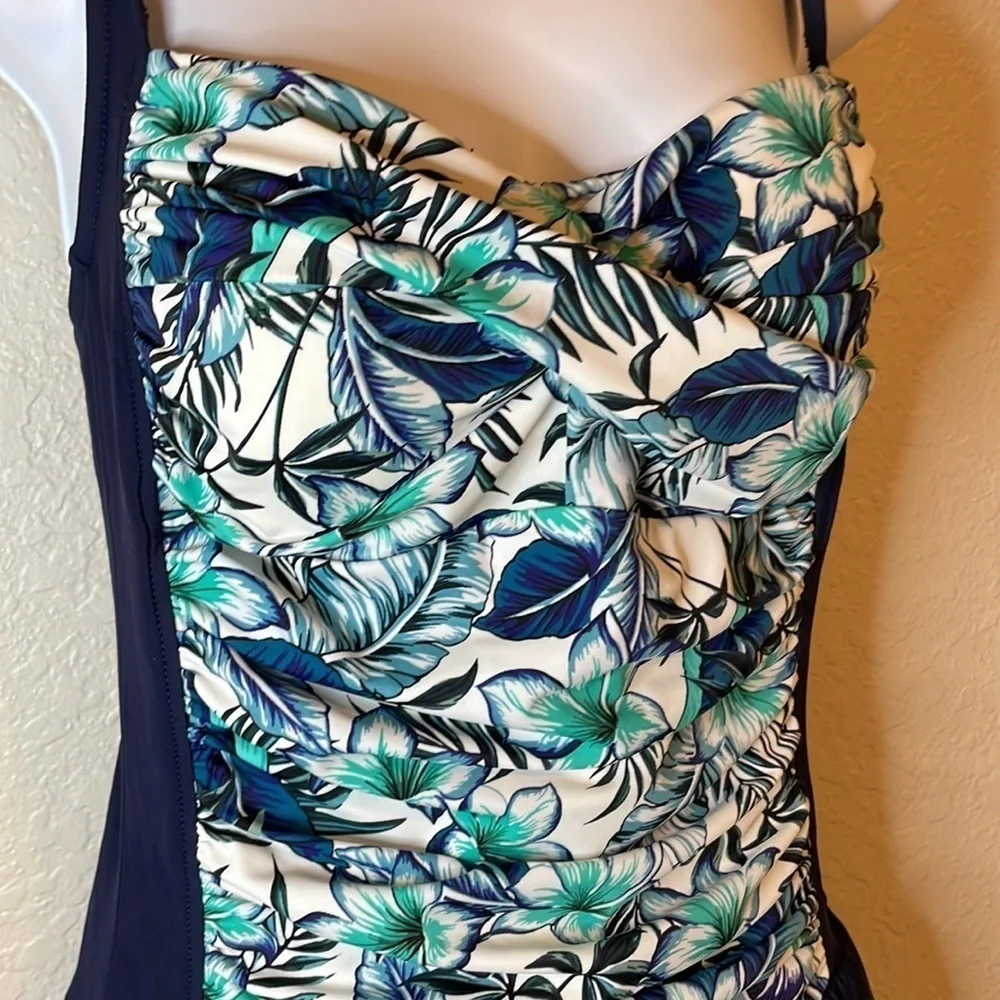A & H Sportswear Co. Women’s One Piece Ruched Front Swimsuit Swim Dress Size 12